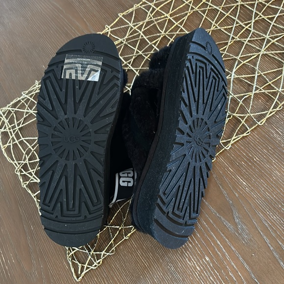 UGG slippers - Picture 3 of 3